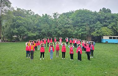 【百年品學(xué)教育】“擁抱陽光，享受生活”春游踏青活動